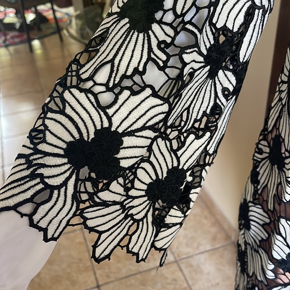 Nicole Miller collection, black&white lace dress with bell sleeves, nude lining. - Picture 3 of 9